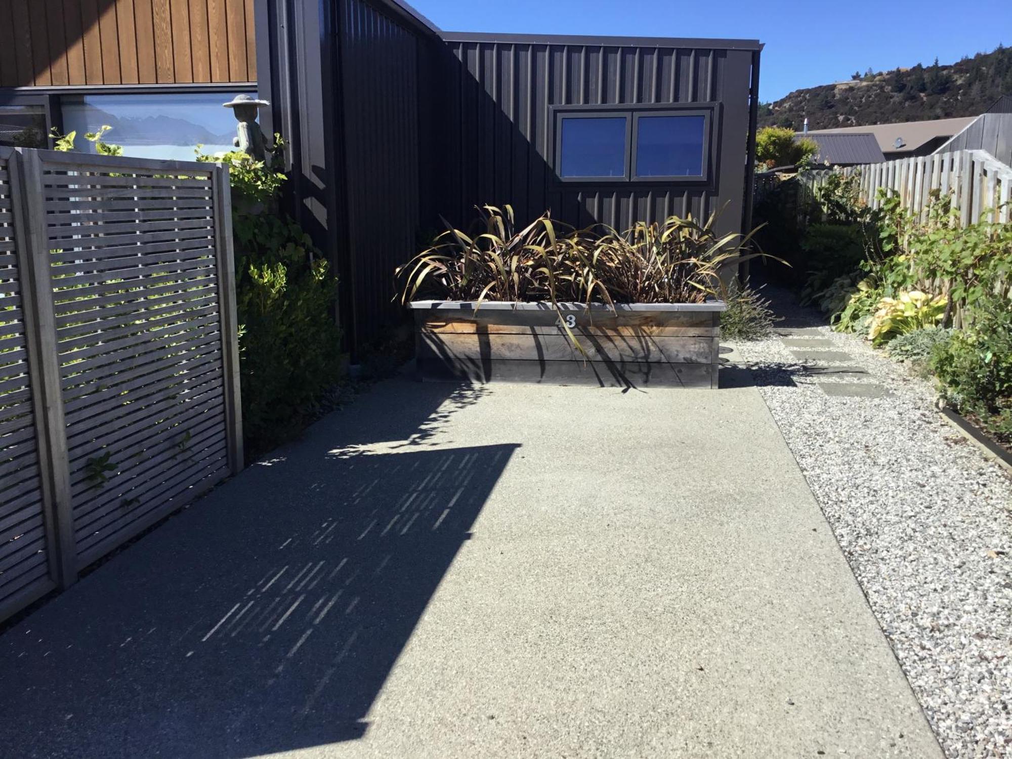 Cozy Stylish Studio Entry Off Northburn Road ワナカ エクステリア 写真